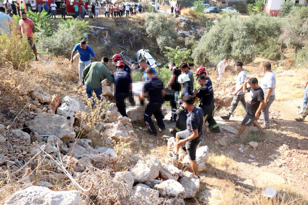 Konya plakalı otomobil şarampole devrildi, sürücüsü öldü 4